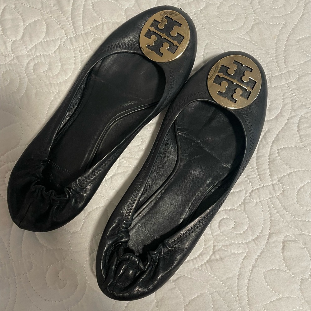 Tory Burch Flats - Black and Gold - 9.5